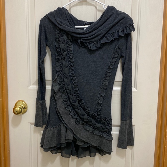 VENUS Tops - Venus sweater